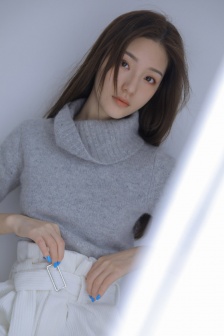 美女暴光